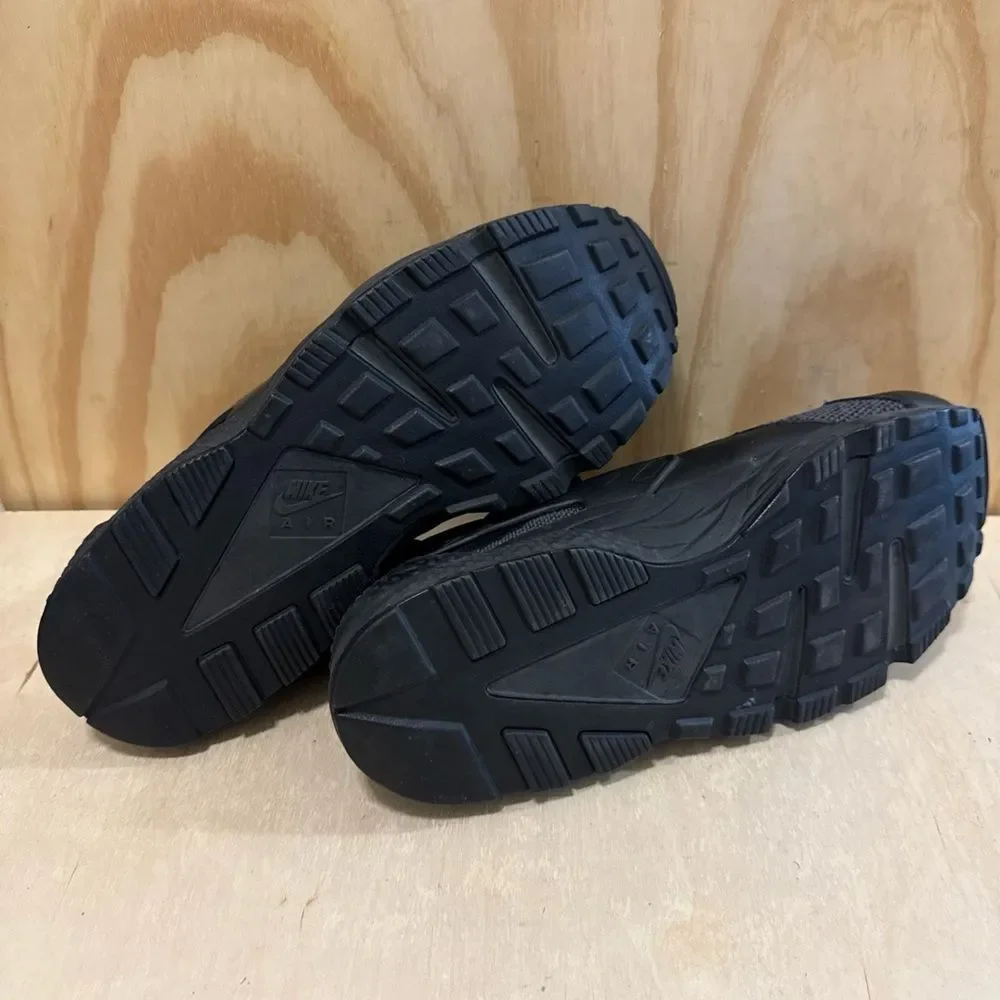 Nike Air Huarche Black/Dark Gray Black Cross Trainer Men’s Size 11.5